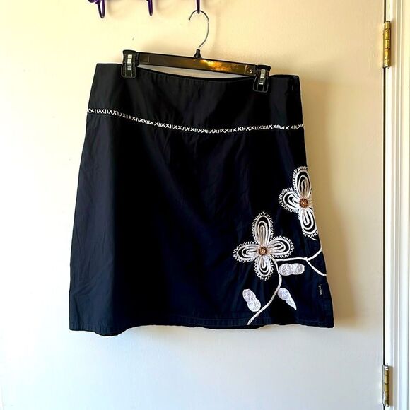 Prana A-line Skirt Floral Design Size 10 Gently Used Black/white - Picture 1 of 5